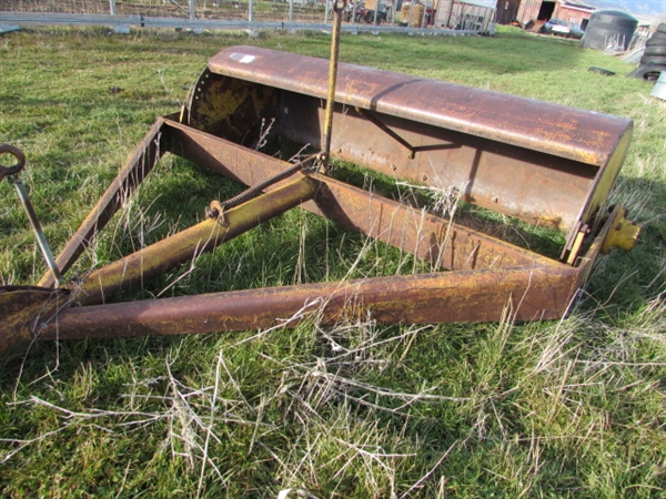 HORSE DRAWN ROAD GRADER/ROLL OVER SCRAPER