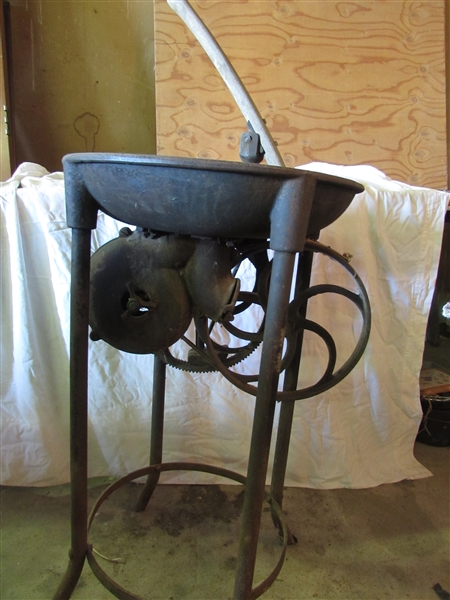 VINTAGE/ANTIQUE? METAL FORGE