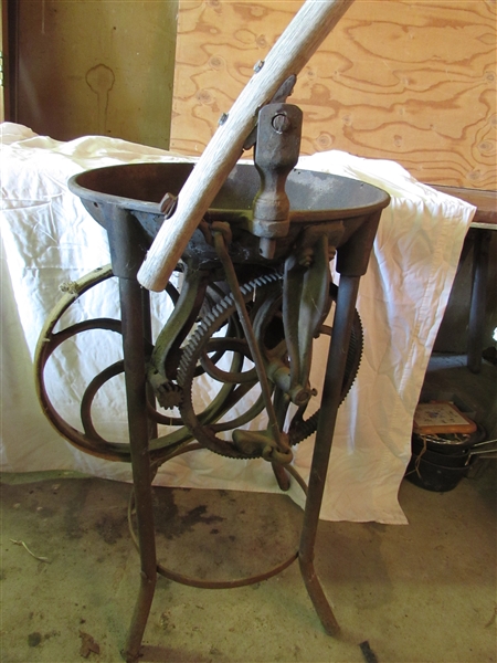 VINTAGE/ANTIQUE? METAL FORGE