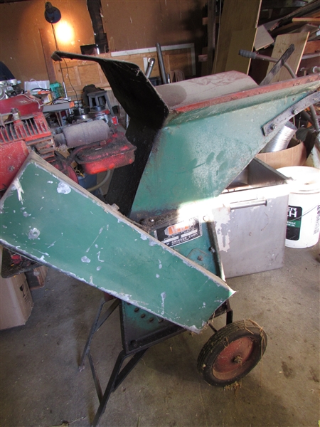 CHIPPER/SHREDDER FOR COMPOST OR TOP DRESSING SOIL PREP