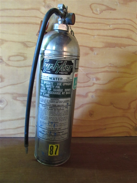 NEAT DECORATIVE FYR-FYTER FIRE EXTINGUISHER