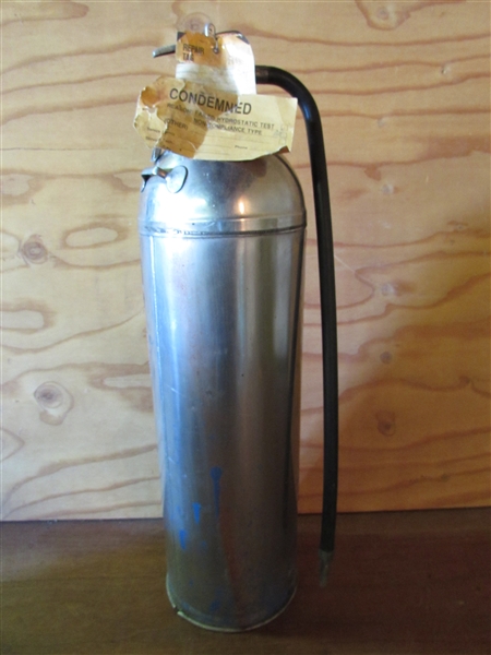 NEAT DECORATIVE FYR-FYTER FIRE EXTINGUISHER