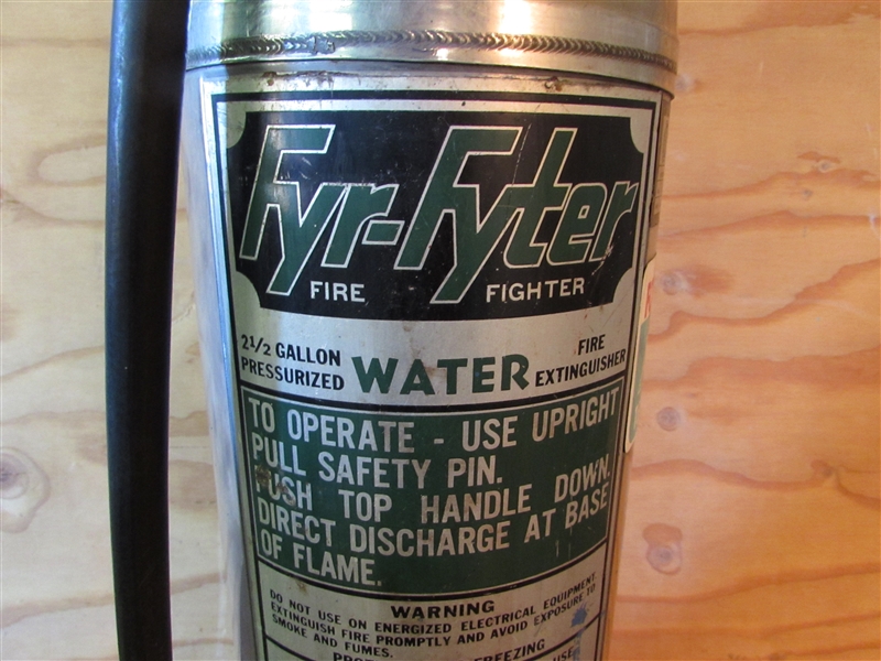 NEAT DECORATIVE FYR-FYTER FIRE EXTINGUISHER