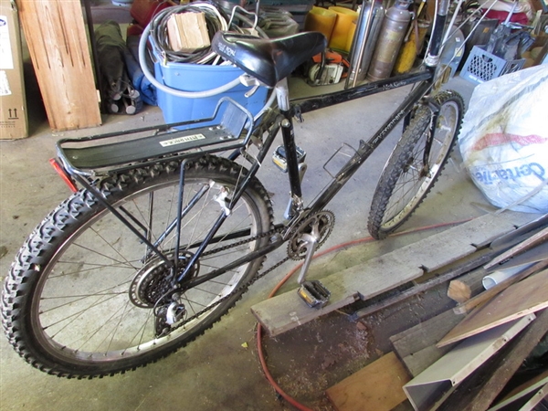 VINTAGE SCHWINN HIGH SIERRA 15-SPEED MOUNTAIN BIKE