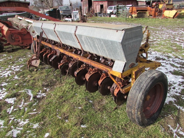 M-M GRASS FIELD SEEDER
