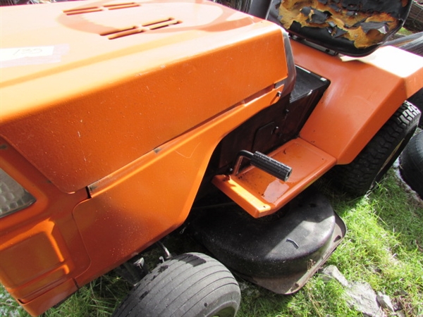 VINTAGE CRAFTSMAN RIDING MOWER THAT MOWS!