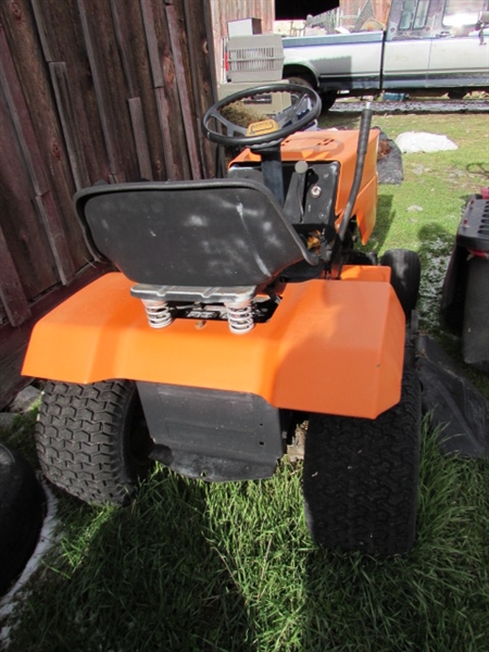 VINTAGE CRAFTSMAN RIDING MOWER THAT MOWS!