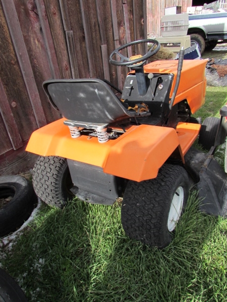 VINTAGE CRAFTSMAN RIDING MOWER THAT MOWS!