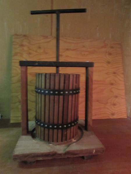 HANDCRAFTED WINE BASKET PRESS