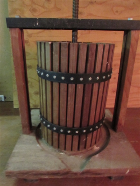 HANDCRAFTED WINE BASKET PRESS