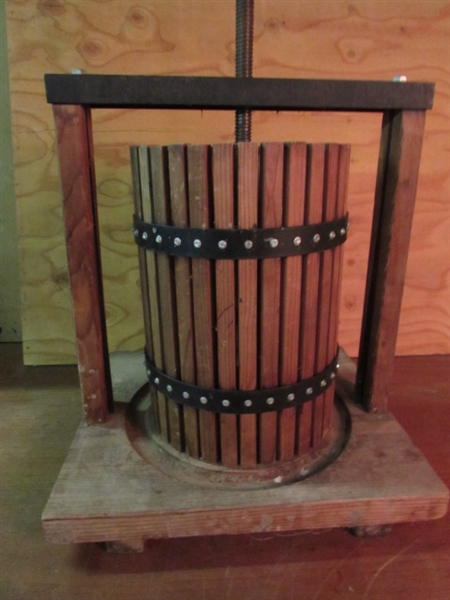 HANDCRAFTED WINE BASKET PRESS