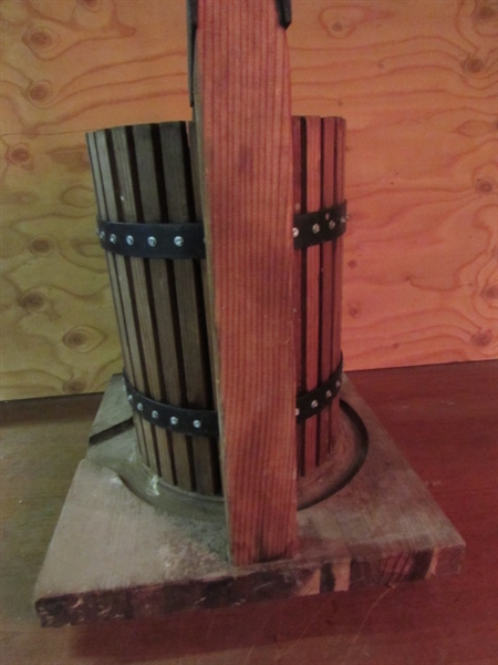 HANDCRAFTED WINE BASKET PRESS