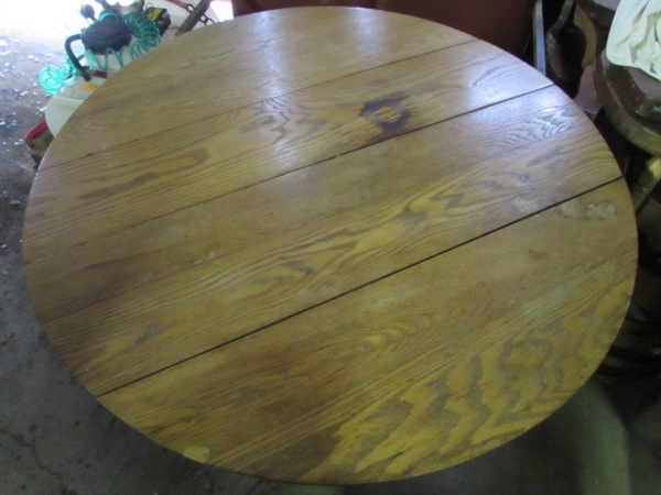 ROUND OAK TABLE