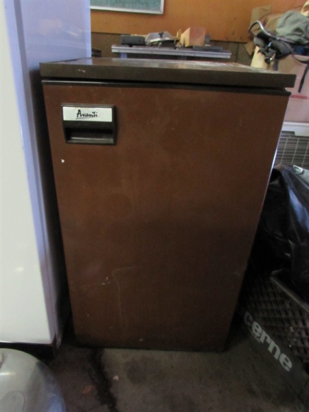 AVANTI MINI FRIDGE