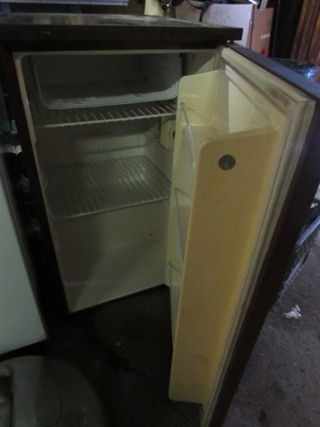 AVANTI MINI FRIDGE