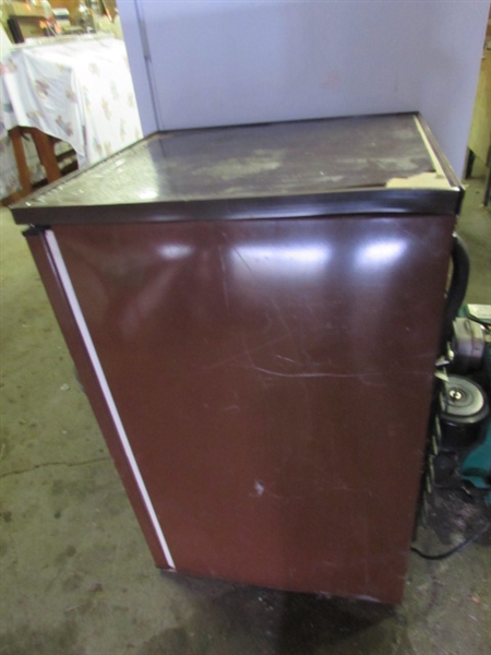 AVANTI MINI FRIDGE