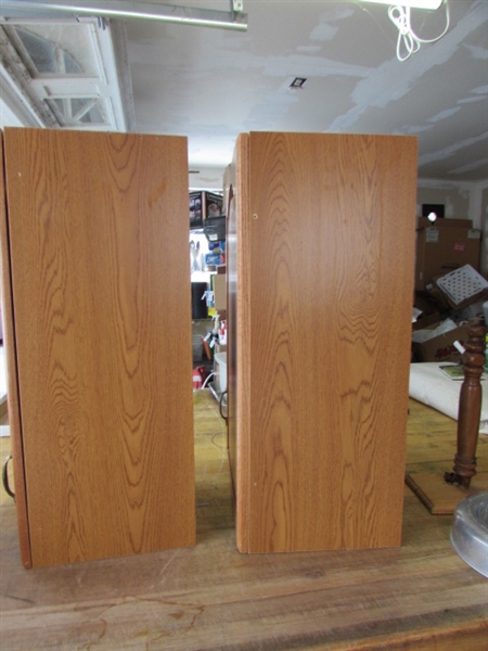 2 WALL CABINETS