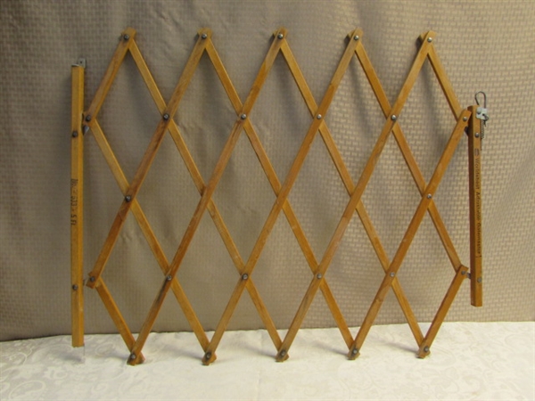 EXPANDABLE GATE