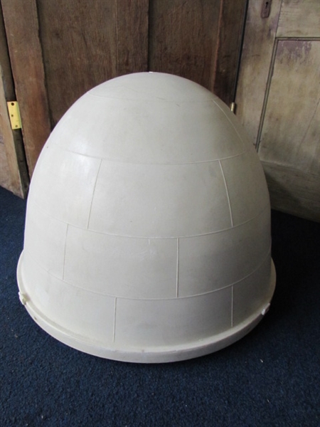 IGLOO CAT HOUSE
