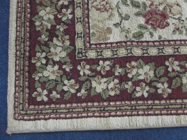 BEAUTIFUL VICTORIAN STYLE AREA RUG