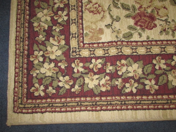 BEAUTIFUL VICTORIAN STYLE AREA RUG