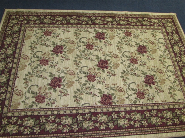 BEAUTIFUL VICTORIAN STYLE AREA RUG