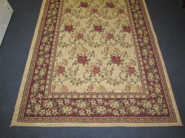 BEAUTIFUL VICTORIAN STYLE AREA RUG