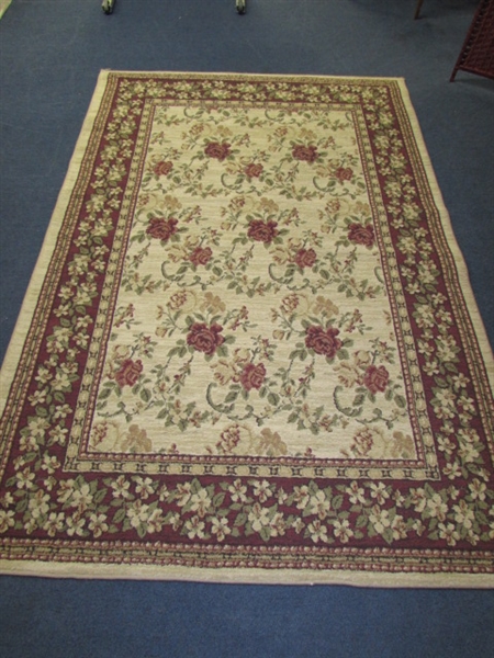 BEAUTIFUL VICTORIAN STYLE AREA RUG