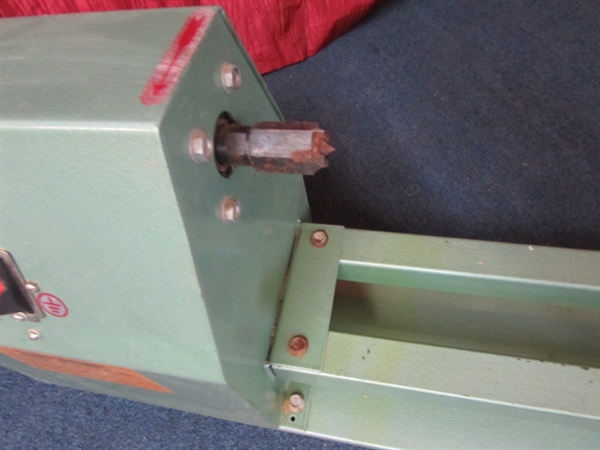 CENTRAL MACHINERY WOOD LATHE