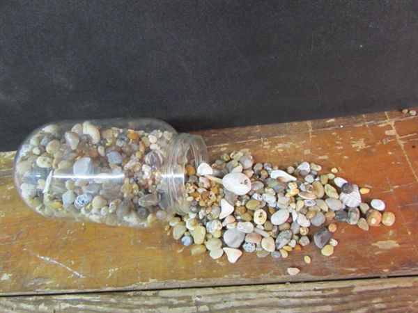 GALLON GLASS JAR FULL OF AGATES & OTHER STONES