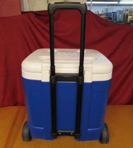 IGLOO 60 QT. ICE CHEST WITH WHEELS