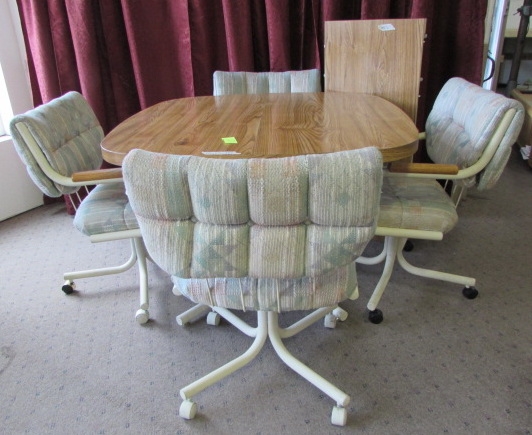 KITCHEN TABLE WITH 4 ROLLING CHAIRS