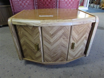 BEAUTIFUL UNIQUE SHAPED OAK SIDE TABLE WITH STORAGE
