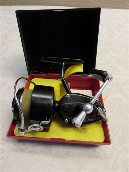 VINTAGE GARCIA MITCHELL 300 FISHING REEL