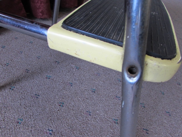 VINTAGE COSCO STOOL-STEP STOOL