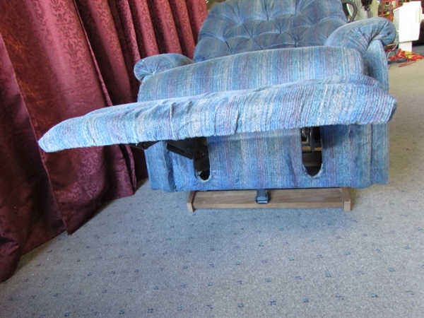 LAZY BOY COMFY ROCKER RECLINER