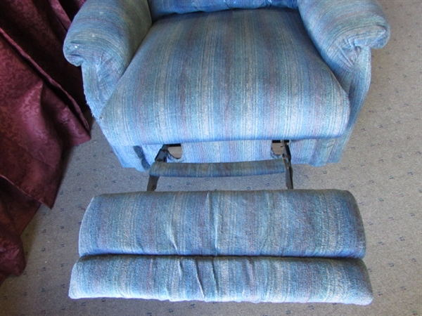 LAZY BOY COMFY ROCKER RECLINER