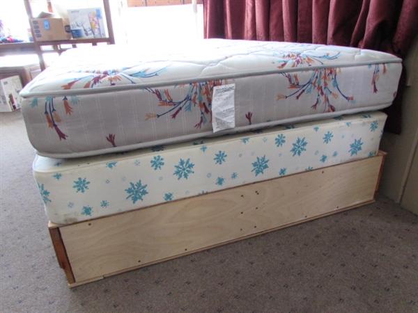 FULL SIZE MATTRESS/BOX SPRING WITH PEDESTAL FRAME & 6 DRAWERS