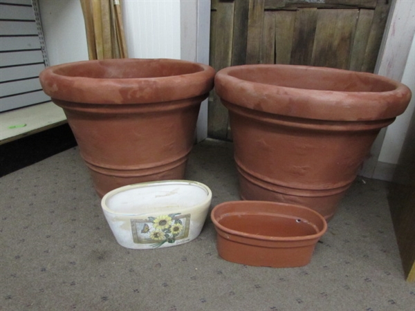 X-LARGE FLOWER POTS