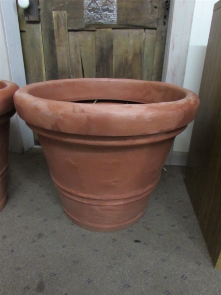 X-LARGE FLOWER POTS