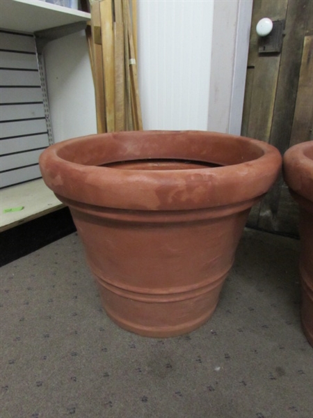 X-LARGE FLOWER POTS