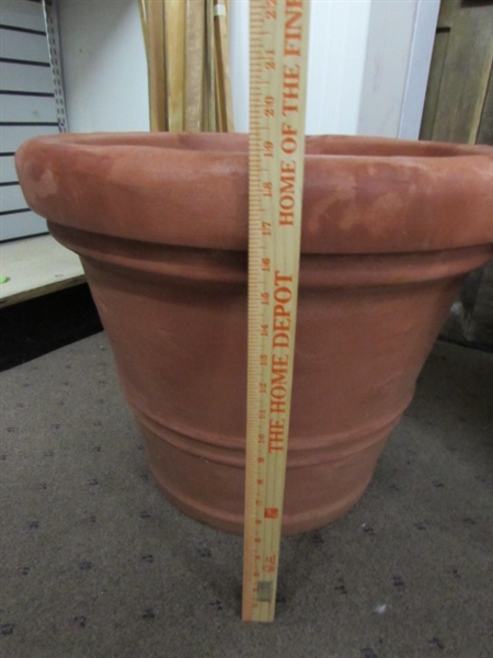 X-LARGE FLOWER POTS