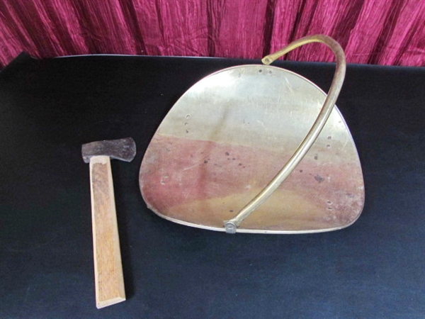 KINDLING HOLDER & HATCHET