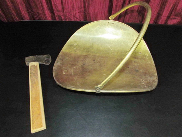 KINDLING HOLDER & HATCHET