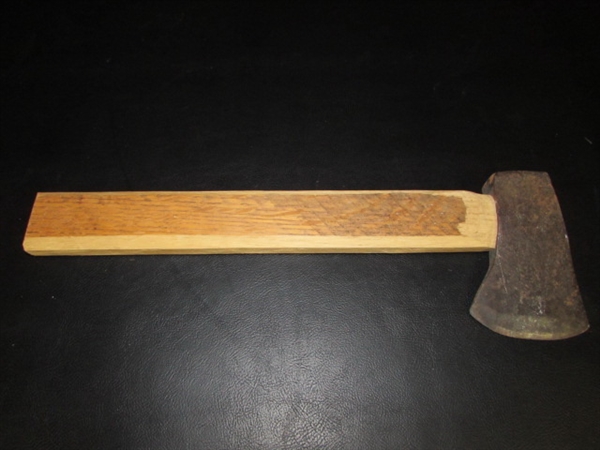 KINDLING HOLDER & HATCHET