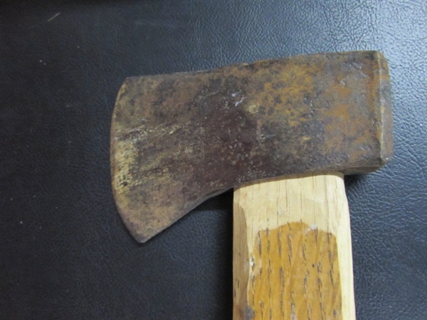 KINDLING HOLDER & HATCHET