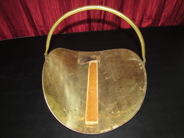 KINDLING HOLDER & HATCHET