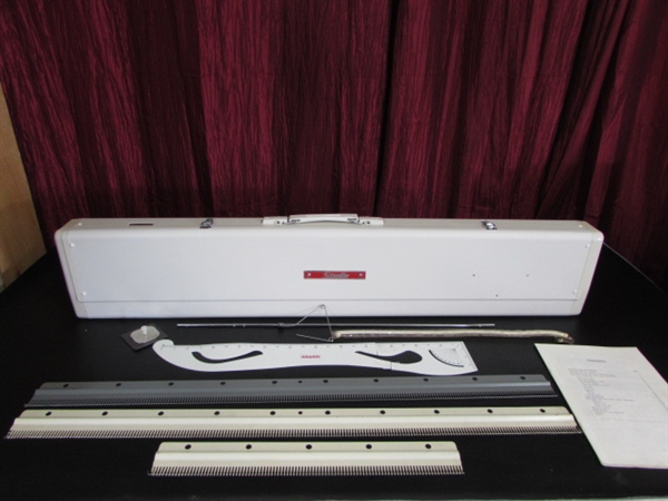 STUDIO KNITTING MACHINE