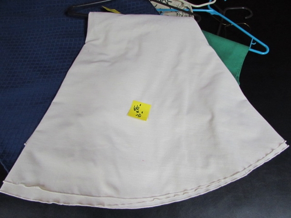 TABLE RUNNERS AND TABLECLOTHS