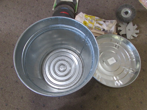 METAL PET FOOD CONTAINER / ASSORTMENT OF BLADES